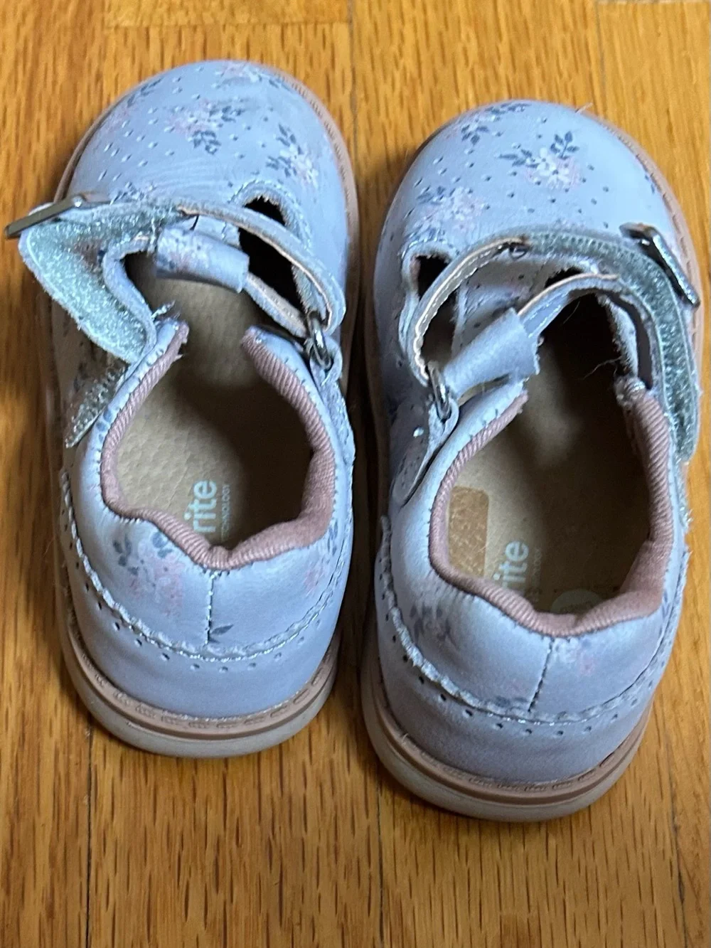 Stride Rite Floral Mary Jane Shoes - size 5.5